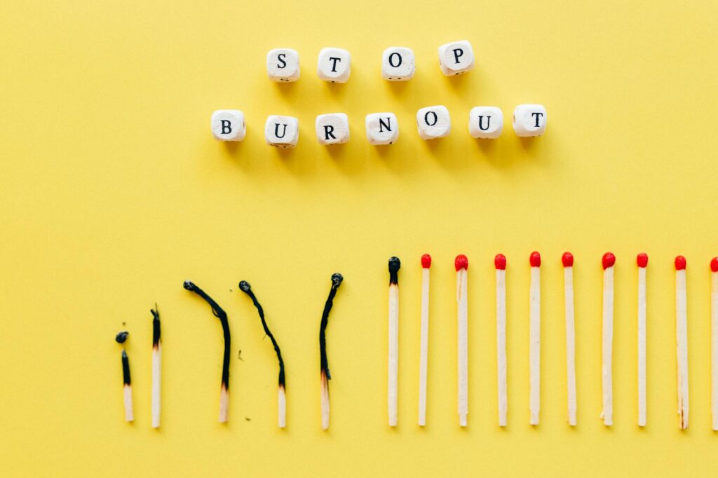 Cerita Kita: Terburu-buru Bikin Mental 'Jebol', Ini Penjelasannya! photo by nataliya vaitkevich on pexels | alasan mengapa kehidupan yang terburu buru rentan menyebabkan kelelahan mental illustration